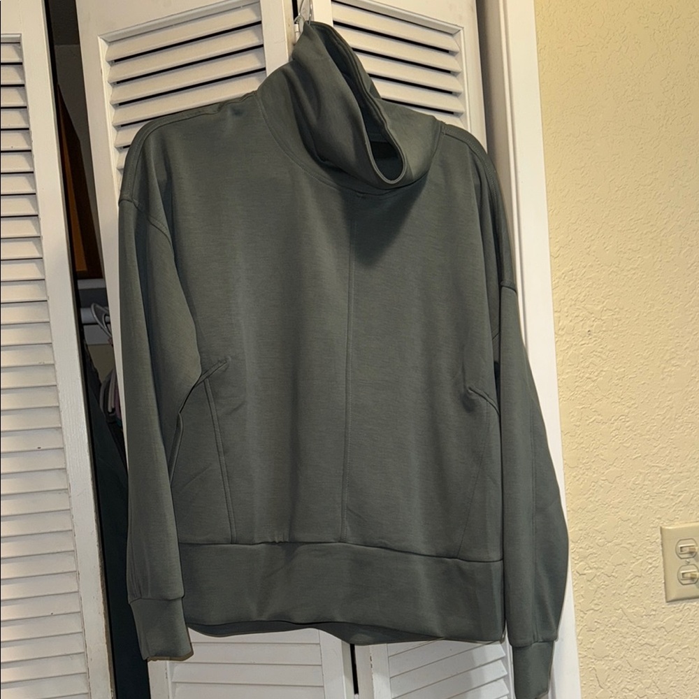 Green cowl-Neck Sweatshirt